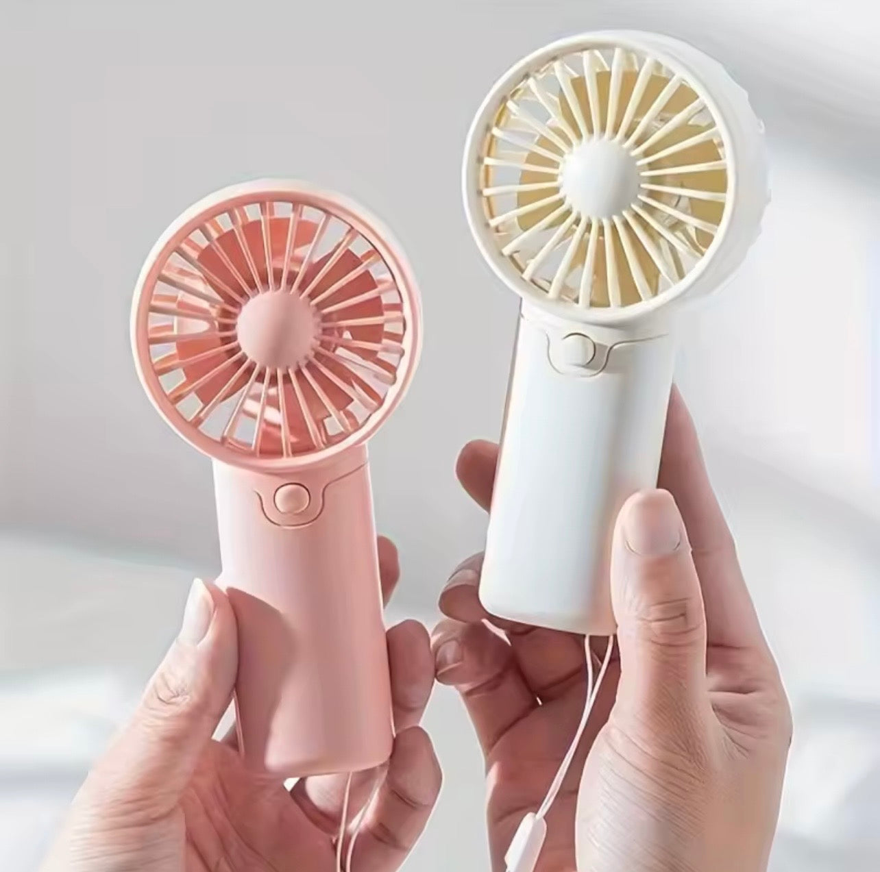 Dites Adieu à la Chaleur – Mini Ventilateur Portable Rechargeable Ultra Léger