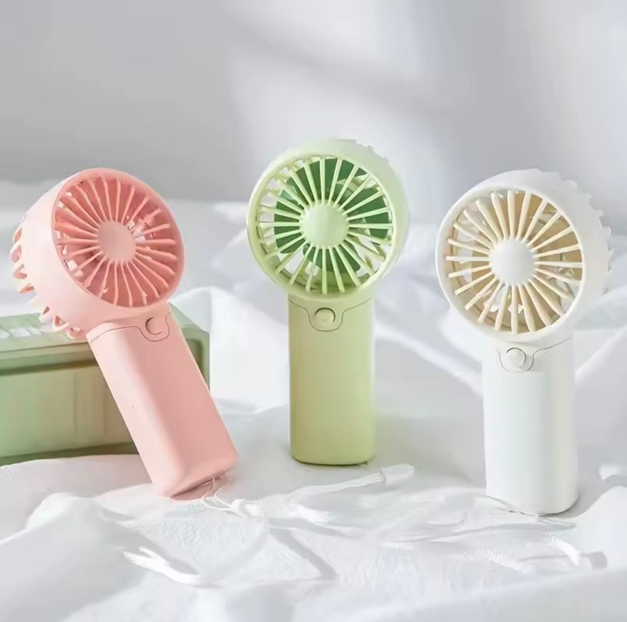 Dites Adieu à la Chaleur – Mini Ventilateur Portable Rechargeable Ultra Léger